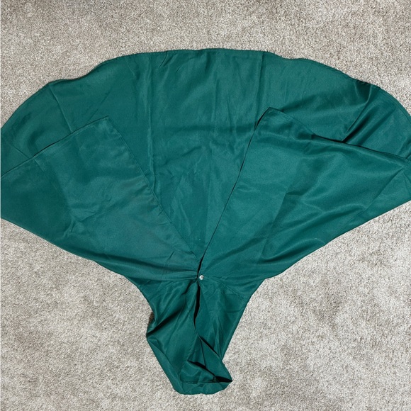 Size XL 10/12 Youth Attack on Titan Green Wings of Freedom Cloak - Picture 3 of 3